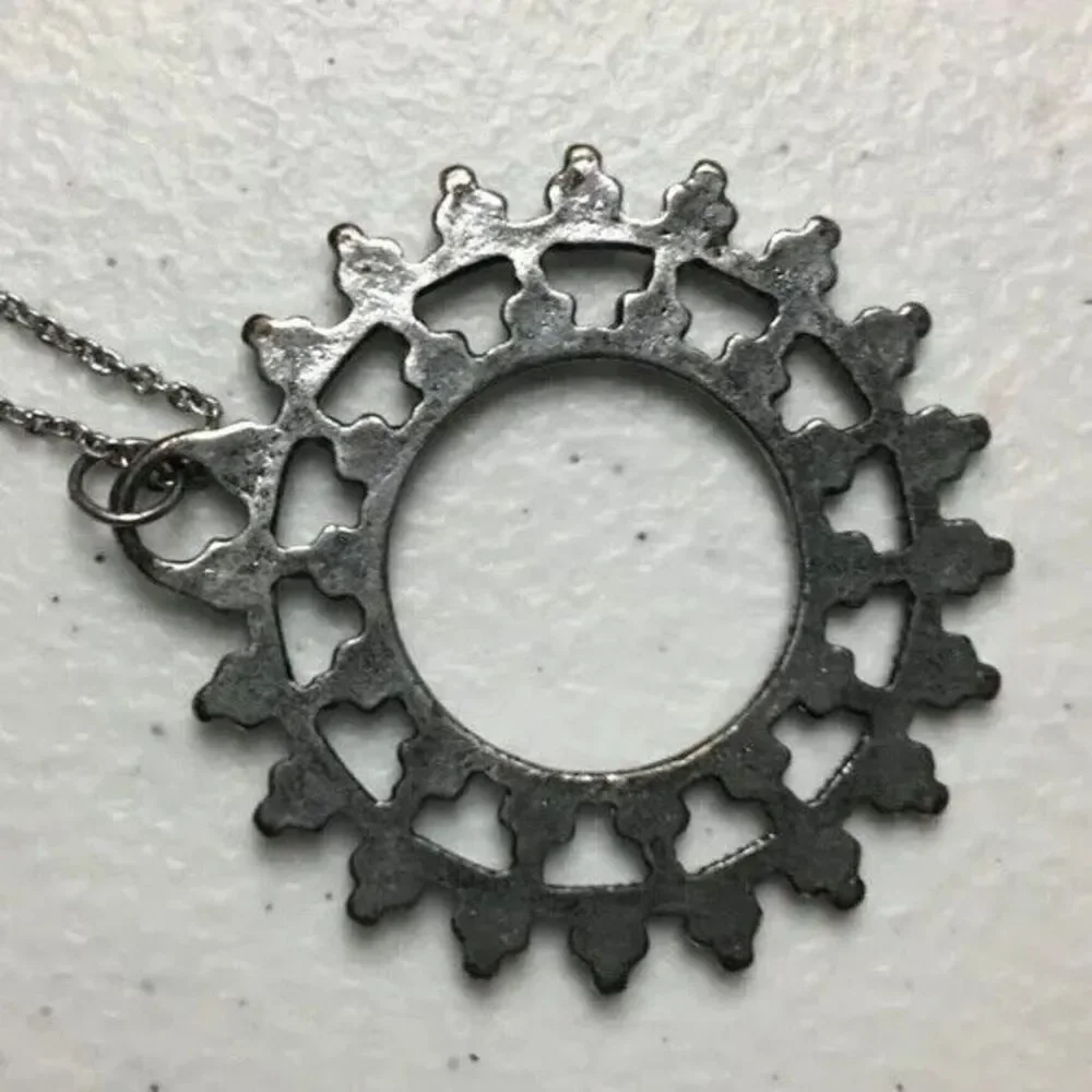 Sun Medallion Pendant Necklace 28in Silver Tone Cable Chain Spring Clasp